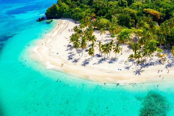 Plage et eau turquoise en République Dominicaine