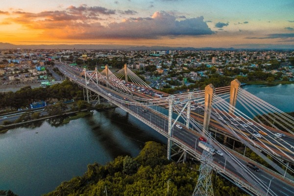 vue sur la ville et le pont de Saint-Domingue