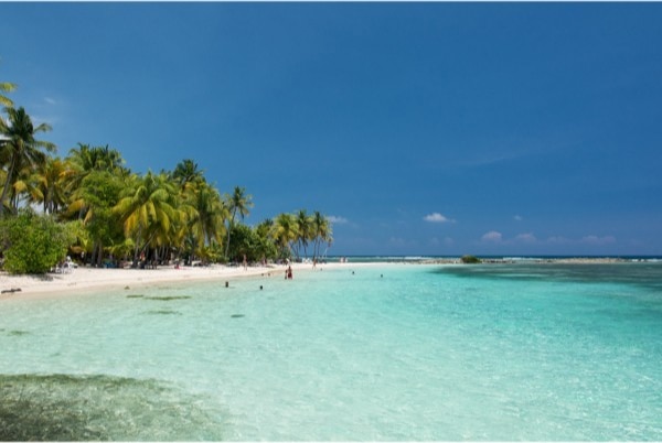Plage eau turquoise Guadeloupe