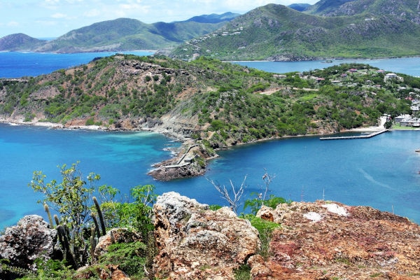 vue sur mer du site Fort Shirley sur l'île de la Dominique