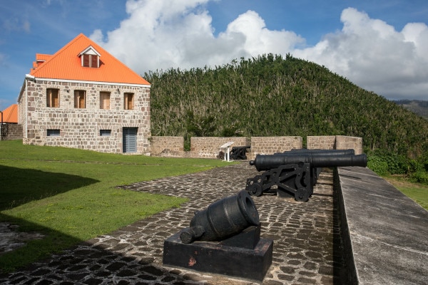 Canon sur le site historique Fort Shirley en Dominique