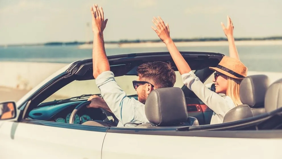 Location de voiture à Saint-Martin : tarifs, aéroports & conseils