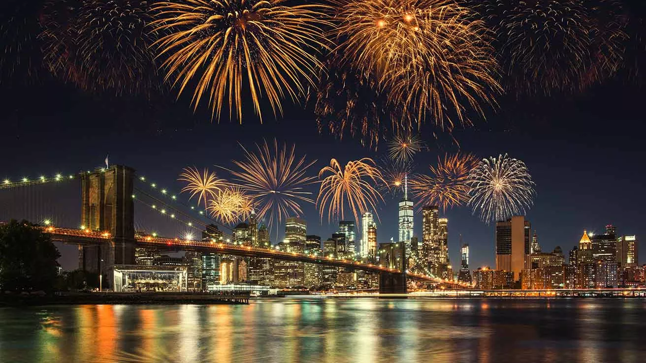 Feux d'artifice dans Manhattan à New York