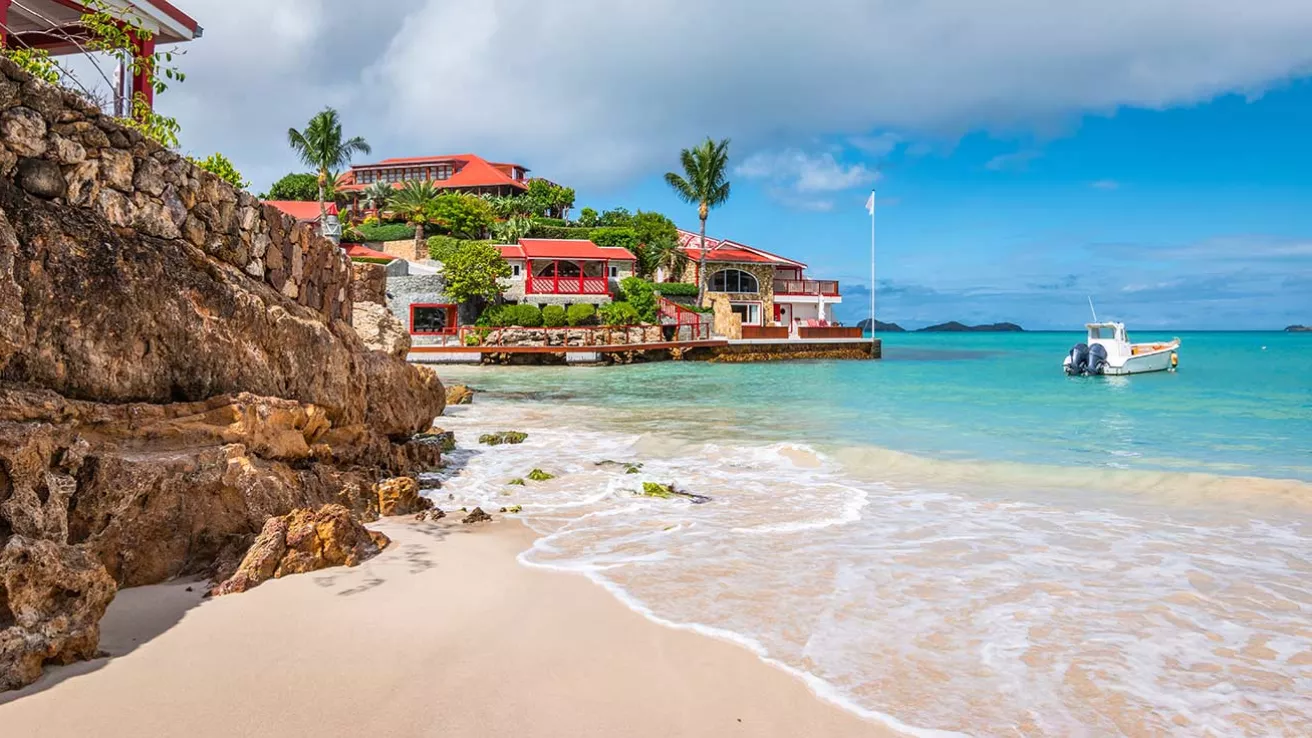 Playa tropical caribeña en San Bartolomé