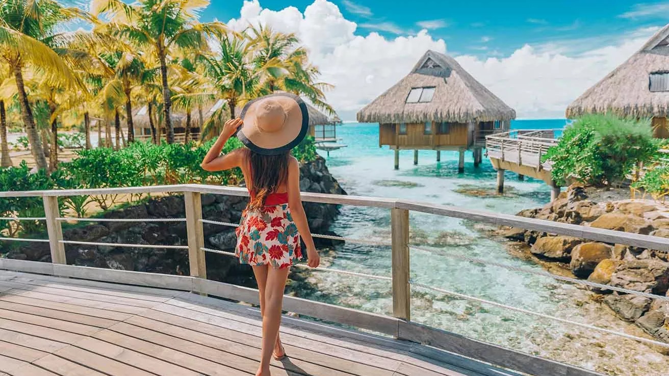 Villas de bungalows sur l'eau de la station de Tahiti à Bora Bora