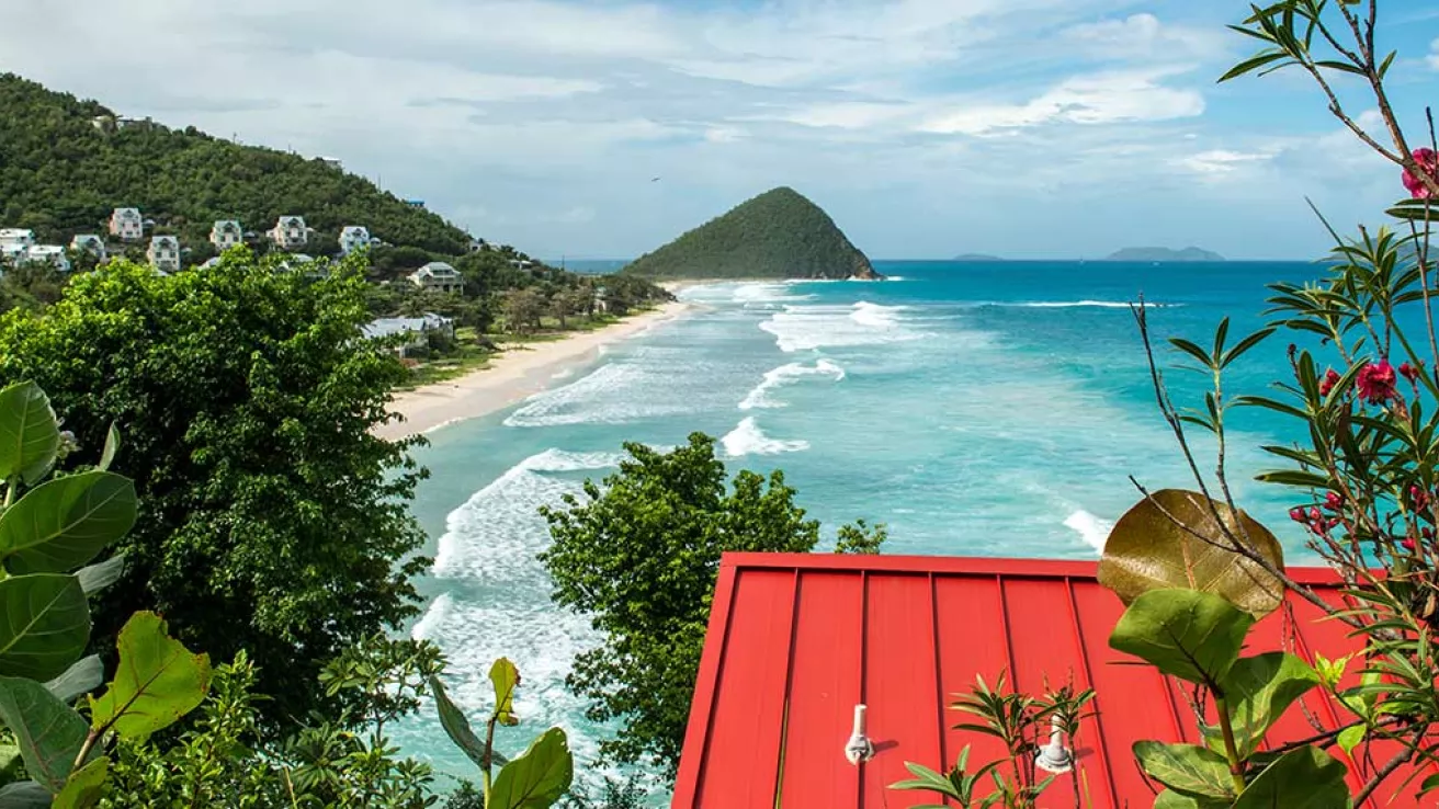 Vue de Tortola sur l'île des Vierges britanniques