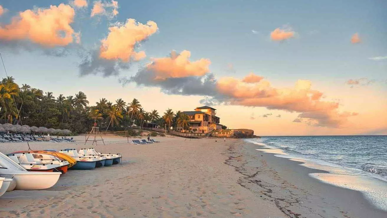 Plage au coucher du soleil à Varadero à Cuba