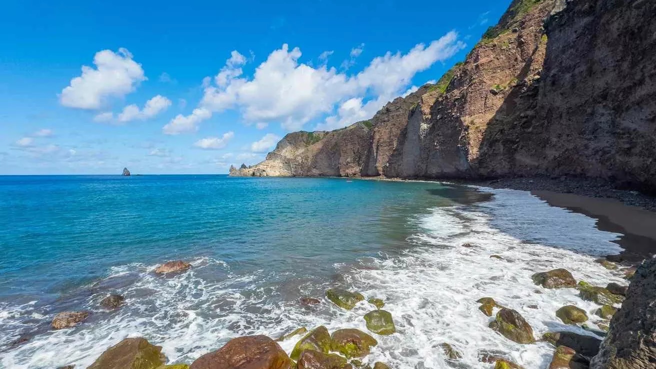 Bien's Bay Beach with Cape Rhino on the island of Saba