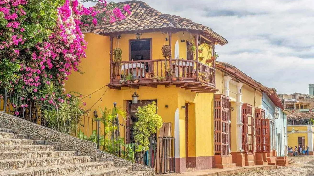Beautiful yellow Cuban building