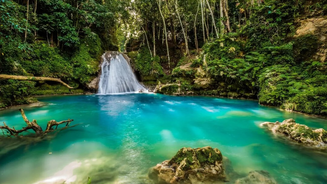 Cascade de Blue hole