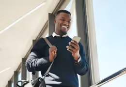user-avec-un-mobile