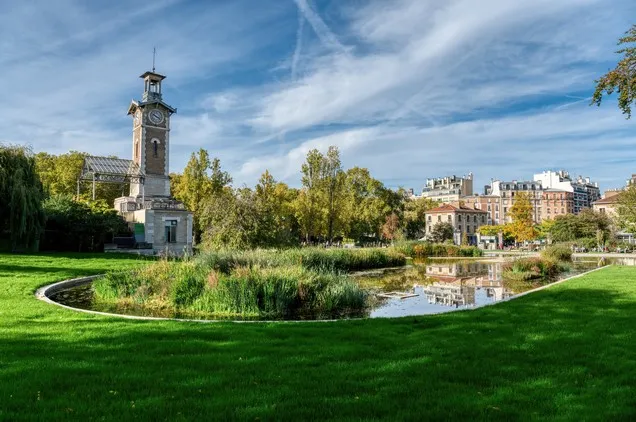 Vue arrière du parc public rénové Georges Brassens situé dans le 15e arrondissement. Vue arrière du parc public rénové Georges Brassens situé dans le 15e arrondissement.