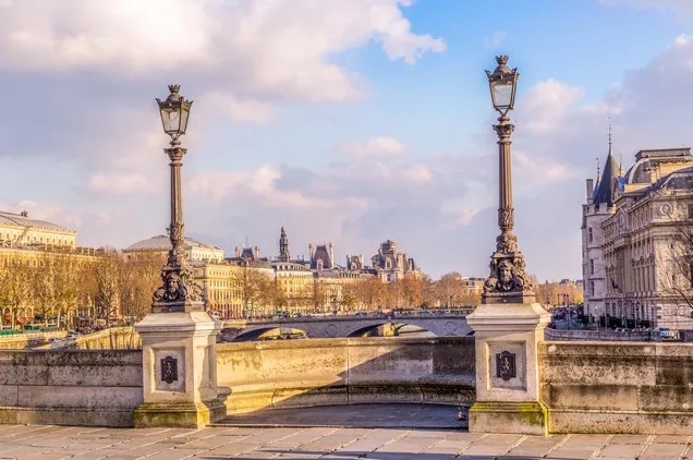 Pont Neuf entre Rive-droite et la Cité à Paris Pont Neuf entre Rive-droite et la Cité à Paris