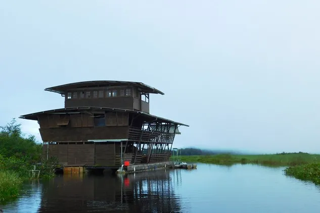 Maison flottante Marais de Kaw