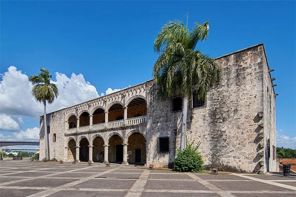 Alcazar de Colón à Saint-Domingue, le premier palais fortifié du Nouveau Monde et résidence de Diego Colón. Ce monument histo