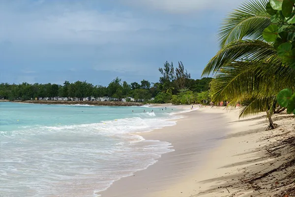 Sensations fortes en jet ski à Sainte-Anne ou Saint-François, sur le lagon turquoise de Guadeloupe. Activité nautique idéale 