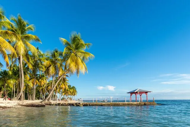 Vue sur la plage de la Caravelle