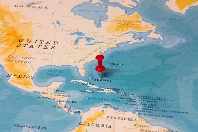 Carte des Bahamas avec pin