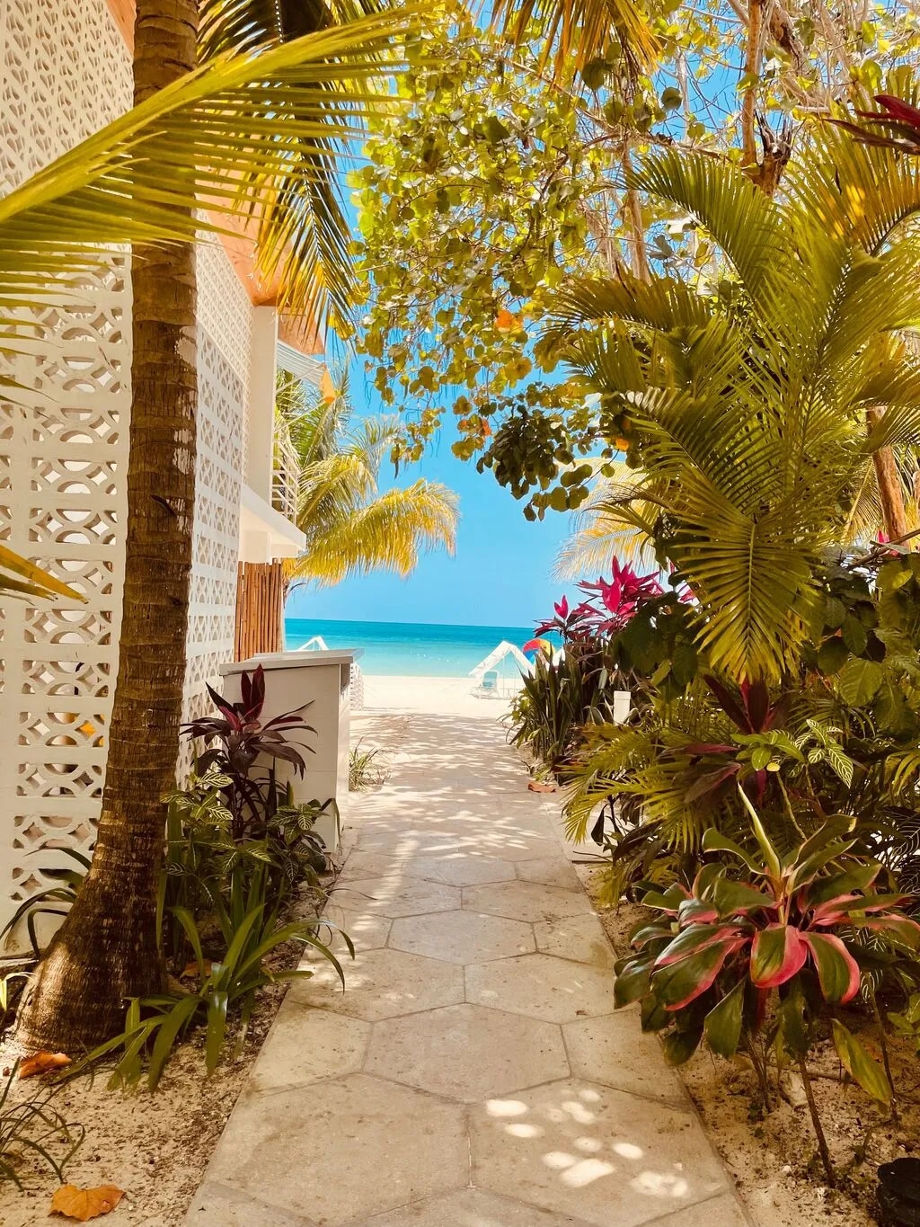 Entrée d'une plage en Jamaïque
