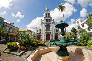  Cathédrale catholique à Fort-de-France, Martinique