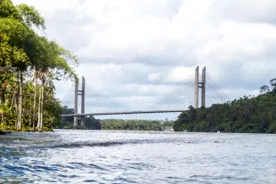 Pont sur l'Oyapock entre le Brésil et la Guyane