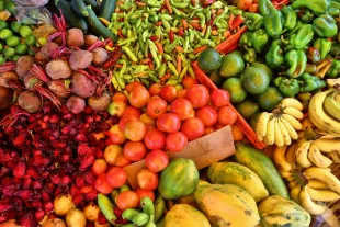 fruits et légumes sur un marché en Guadeloupe
