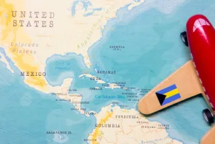 Carte Bahamas avec avion et drapeau