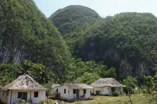 village_montagnes_cuba.jpg